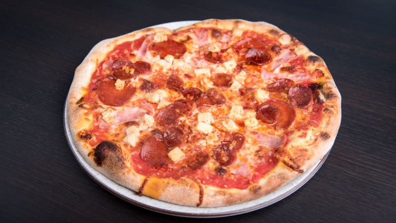 Capri Újpest - Carne (32 cm)