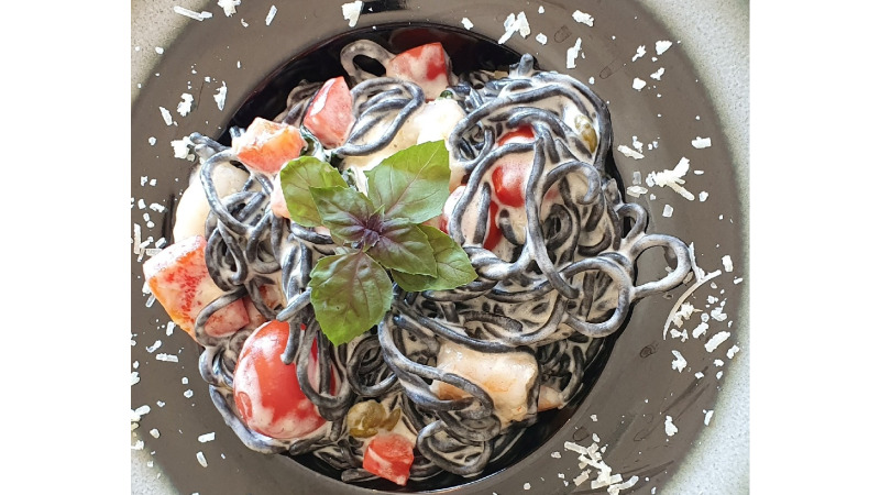 Capri Újpest - Spaghetti nero di seppia con scampi