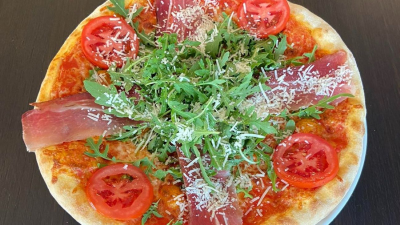 Capri Újpest - Pizza della casa (45 cm)