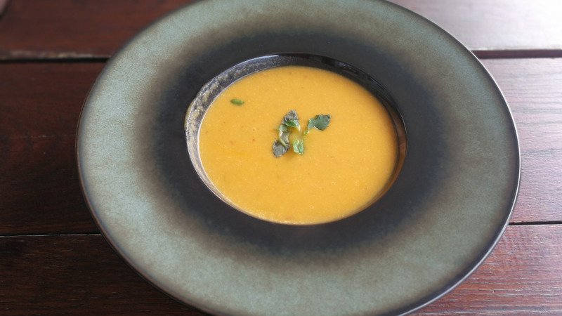 Capri Duna - Chilis, lime-os édesburgonya krémleves gyömbéres garnélával
