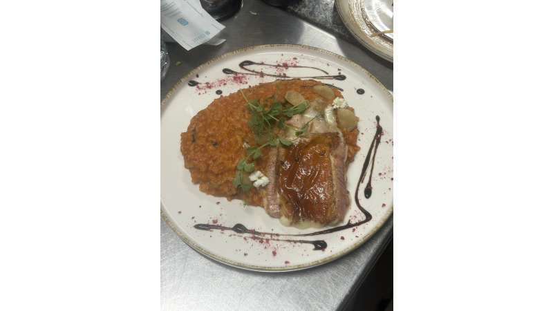 Capri Buda - Paradicsomos risotto grillezett taleggio sajttal, konfitált fokhagymával
