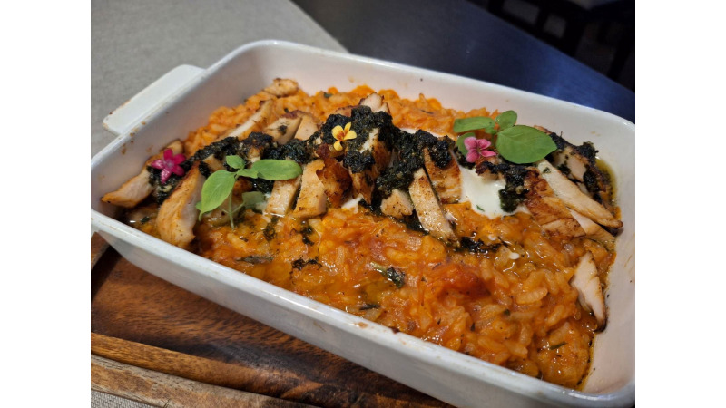 Capri Újpest - Paradicsomos risotto (kemencében sütve, pestos pirított csirkemellel)