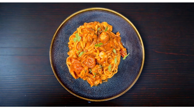 Capri Újpest - Linguine fokhagymás tigrisrákkal (sáfrányos, paradicsomos szósszal)